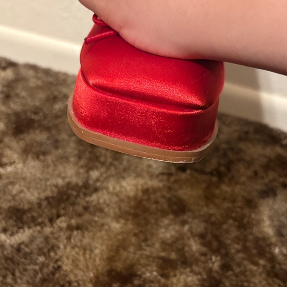 Elegant Red Women's Shoes - Picture 4 of 9